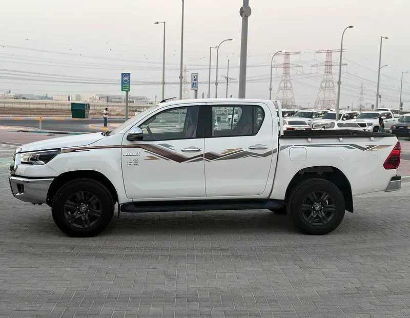 تويوتا هيلوكس 2024